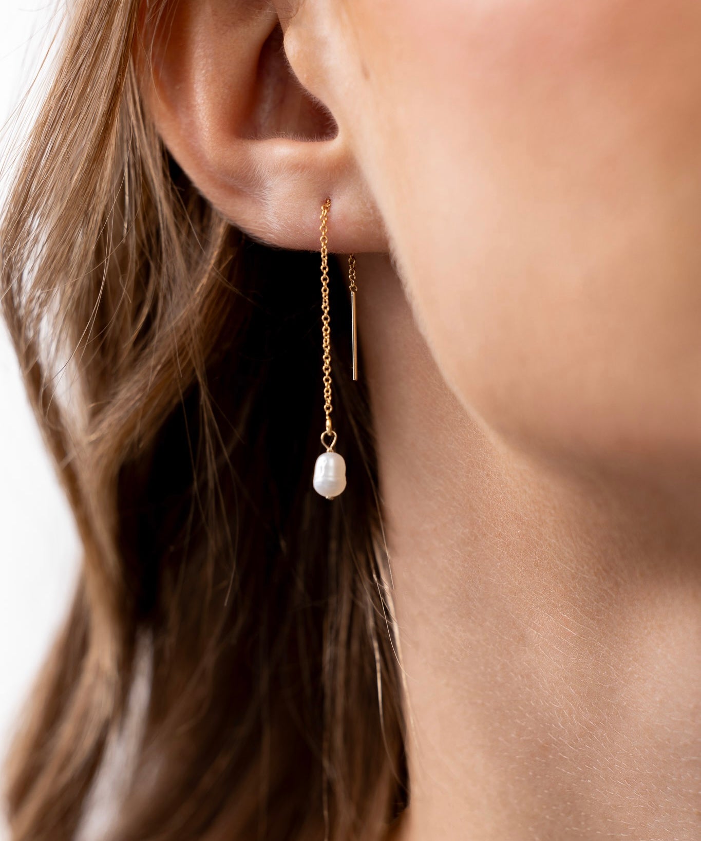 THREADER PEARL drop earring