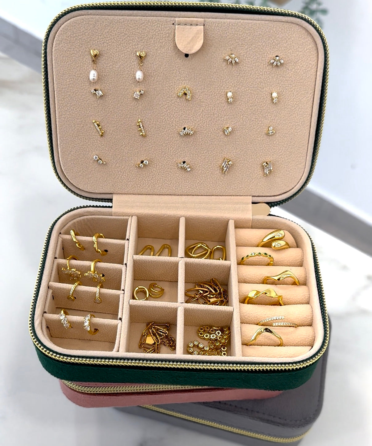 VELVET JEWELRY BOX - rectangle & green
