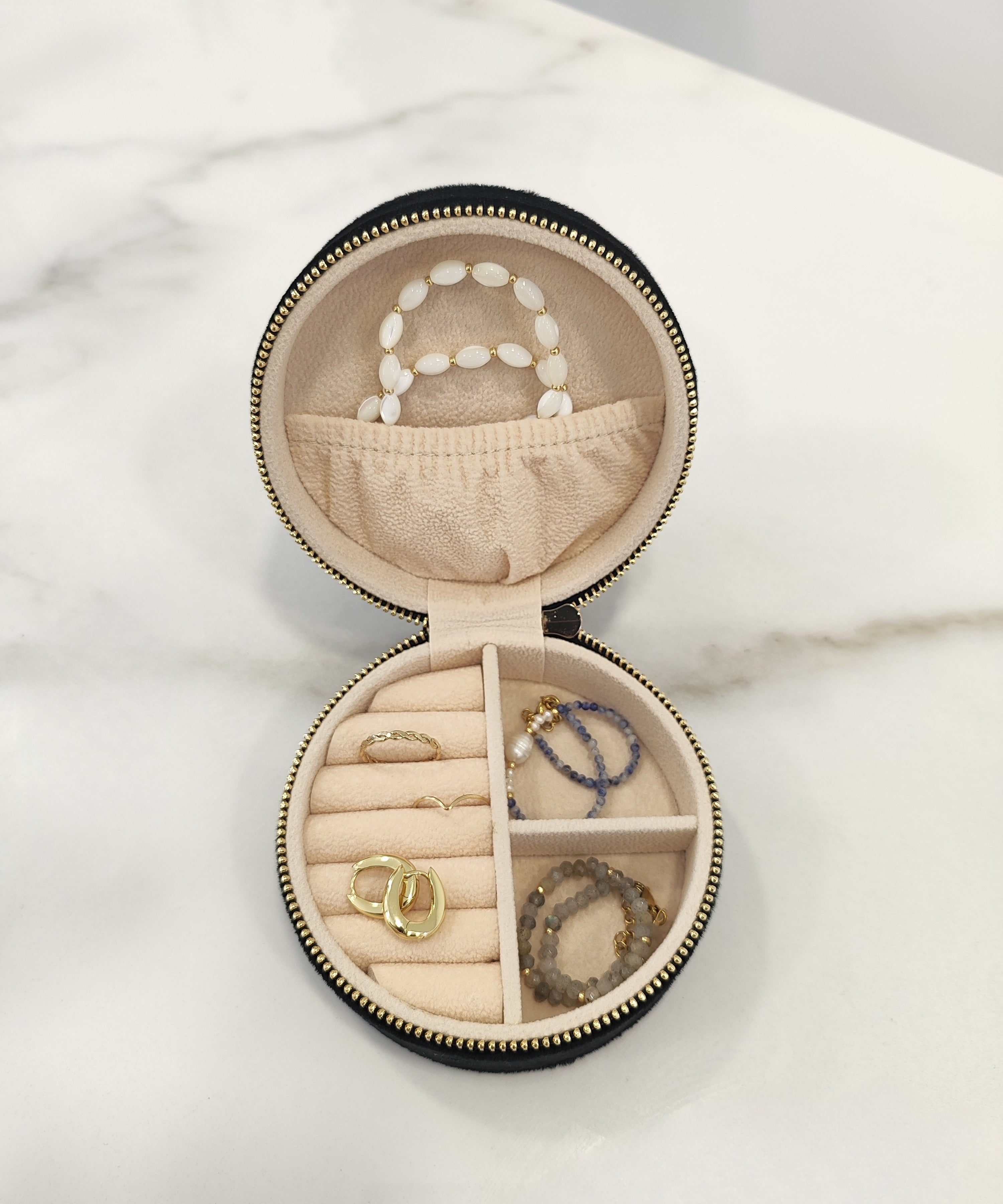 VELVET JEWELRY BOX - round & black